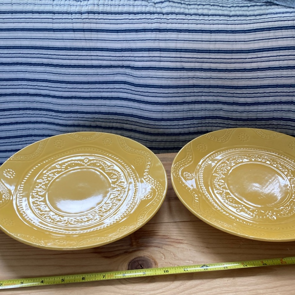 Pair of Threshold Kennet Butter dinner plates